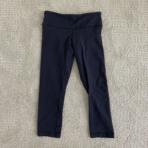 Size 4 Lululemon wonder under navy leggings
